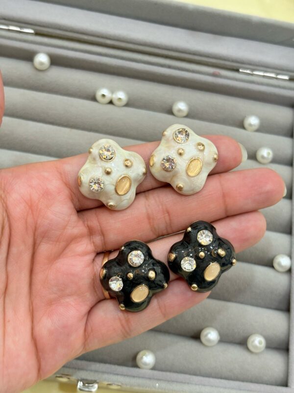 Stylish diamond studded earrings - Image 3