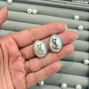 Light luxury pearl studs