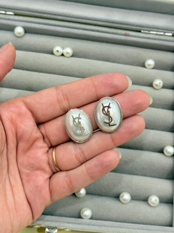 Light luxury pearl studs